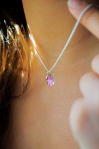 Birthstone Alexandrite kesäkuun syntymäkivi aleksandriitti violetti kristalli kaulakoru